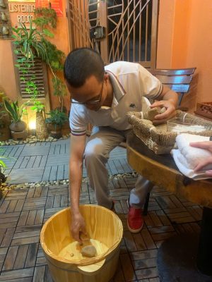 Người Lắng Nghe Lắng nghe từ bàn chân - Nơi khởi đầu của một giấc ngủ an lành