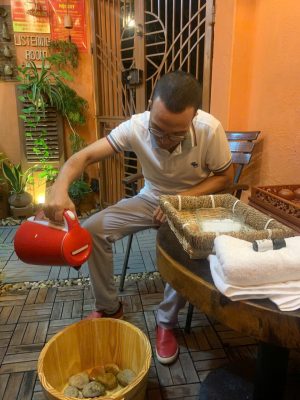 Người Lắng Nghe Lắng nghe từ bàn chân - Nơi khởi đầu của một giấc ngủ an lành